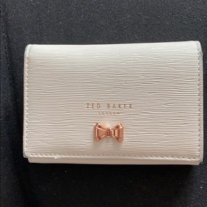 Ted Baker sm wallet in white w/rose gold hardware